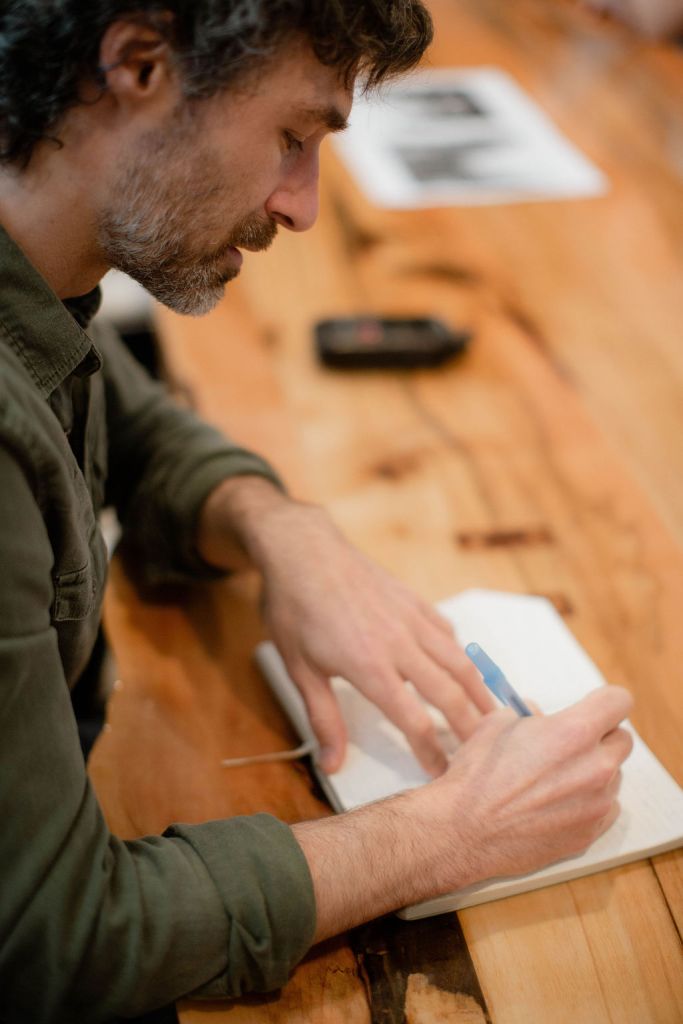 Rencontre préparatoire Chanson de son vivant, avec Guillaume Regaudie et la famille lamontagne. crédit photo: Morgaine Owens