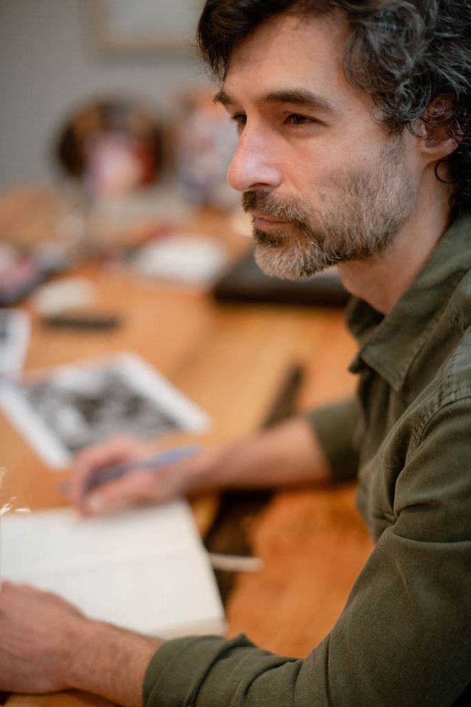 Rencontre préparatoire Chanson de son vivant, avec Guillaume Regaudie et la famille lamontagne. crédit photo: Morgaine Owens